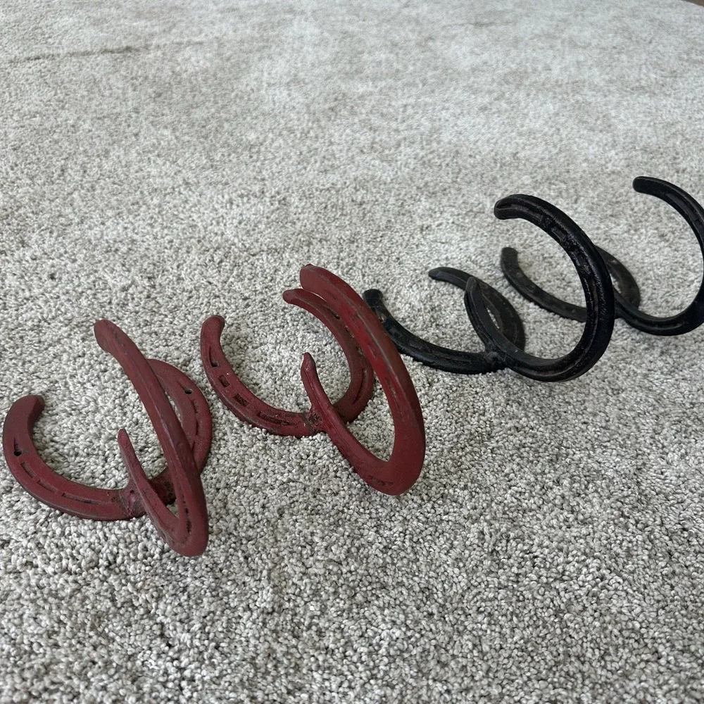 GUN rustic wall RACK horseshoe western hanger coat curtain 4 piece set Red Black